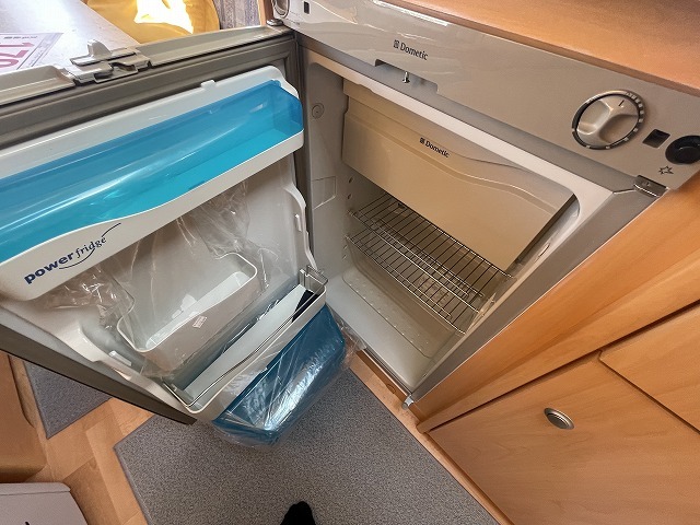 キャンピングカートレーラー