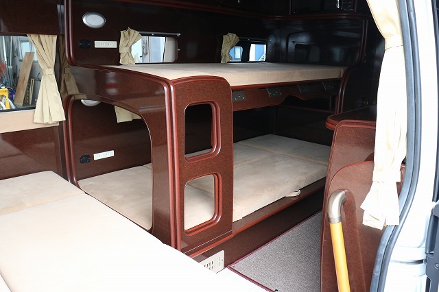 キャンピングカーバンコン