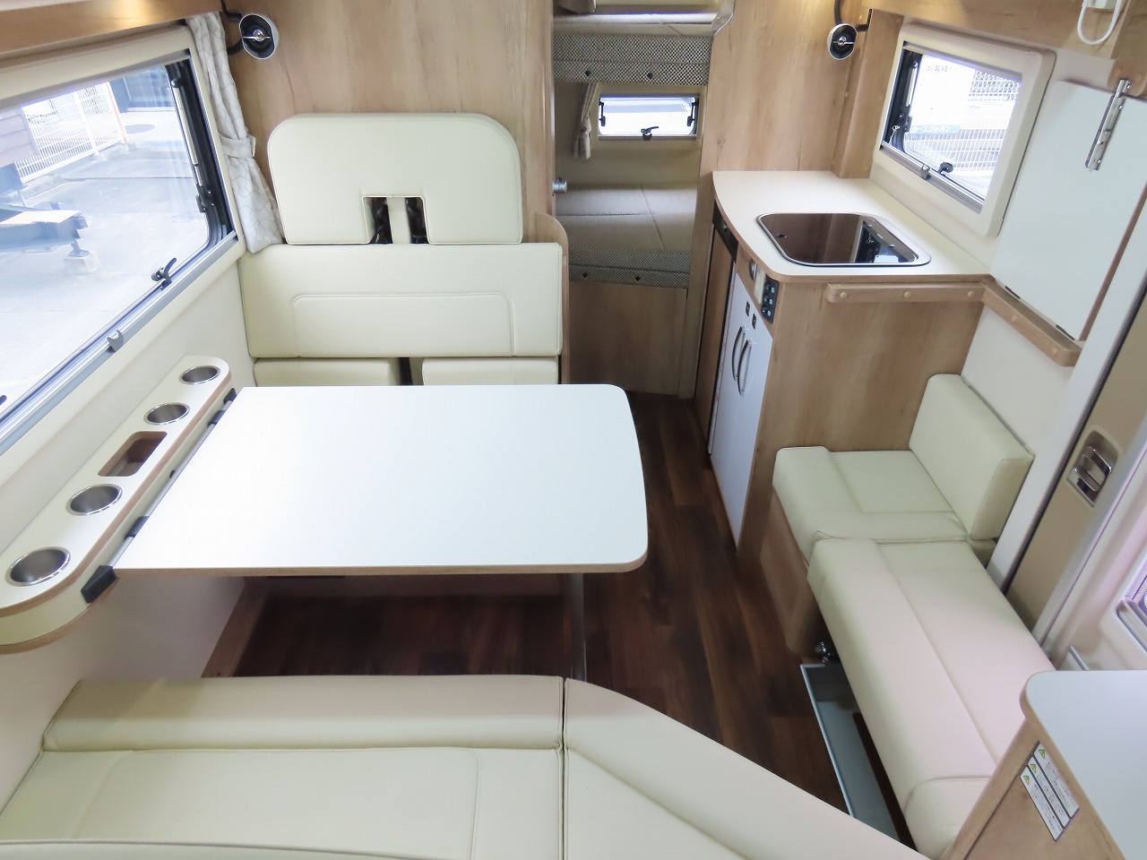 キャンピングカーキャブコン