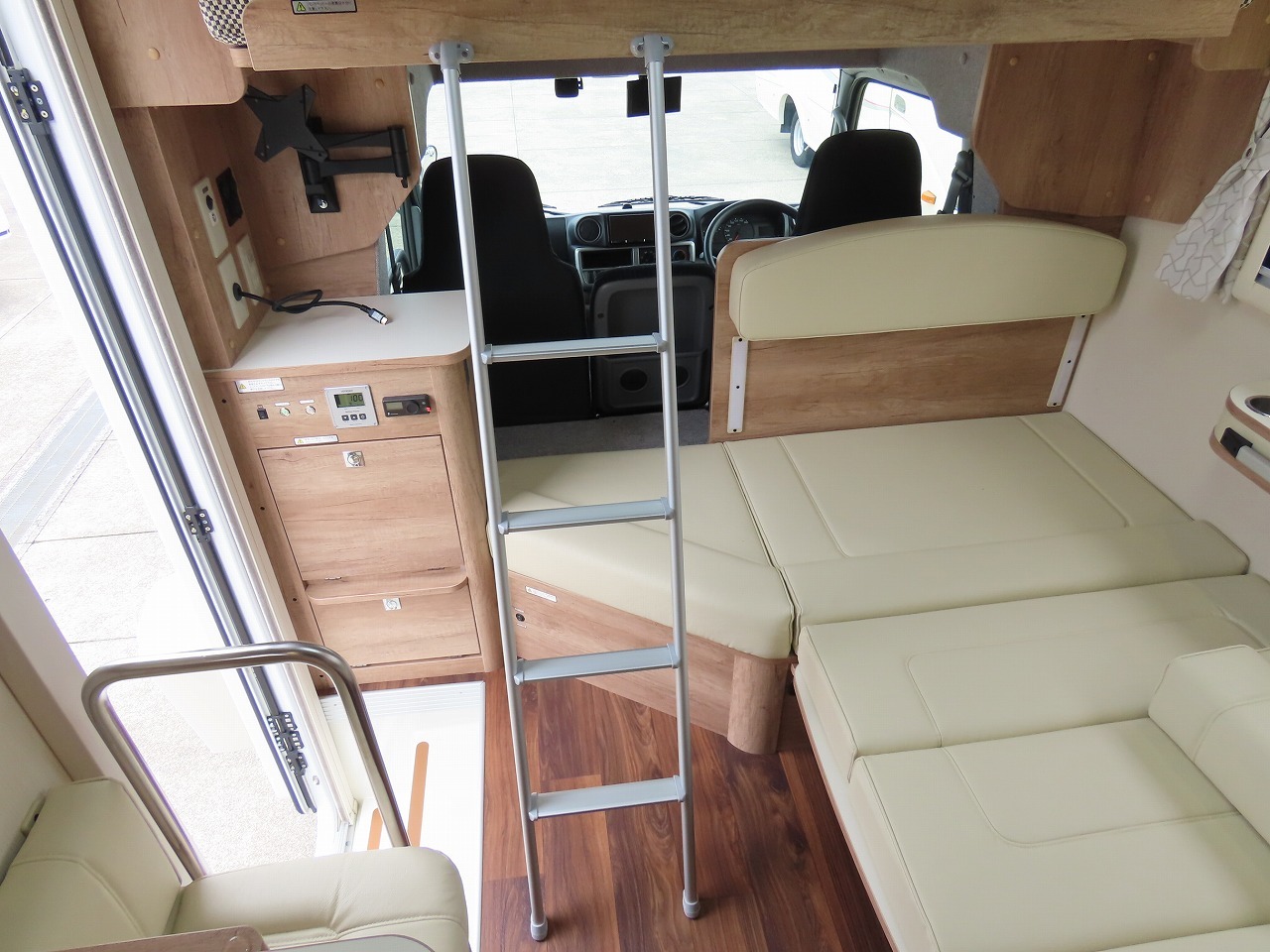 キャンピングカーキャブコン