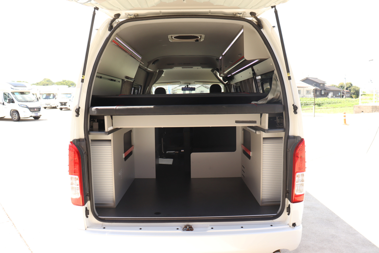 キャンピングカーバンコン