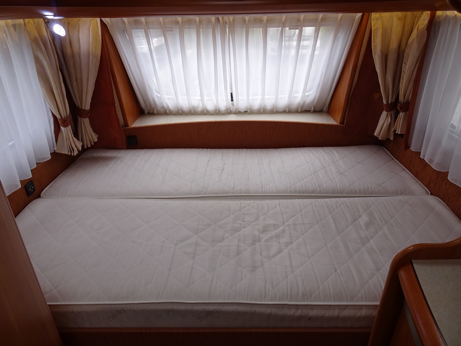 キャンピングカートレーラー