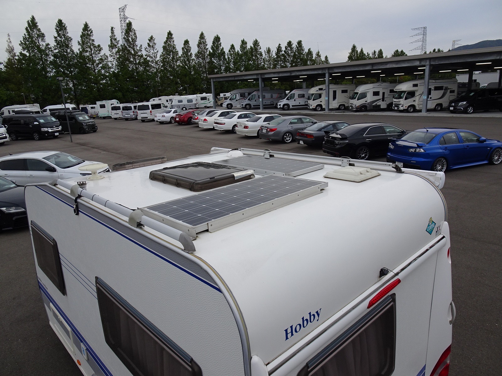 キャンピングカートレーラー