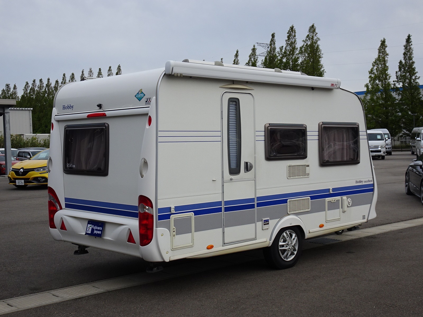 キャンピングカートレーラー