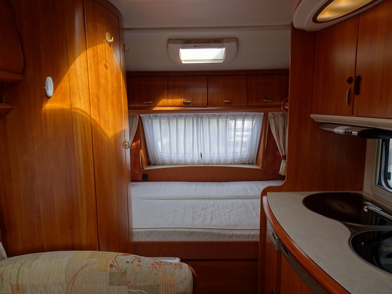 キャンピングカートレーラー