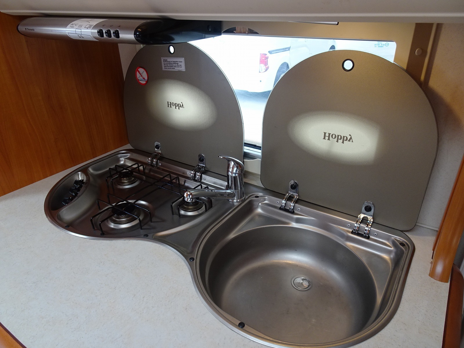 キャンピングカートレーラー