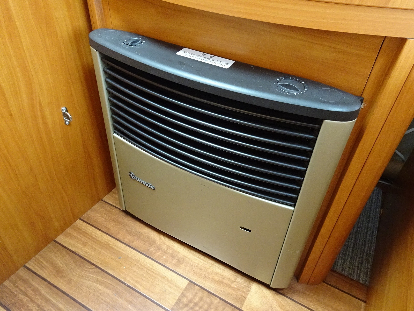 キャンピングカートレーラー