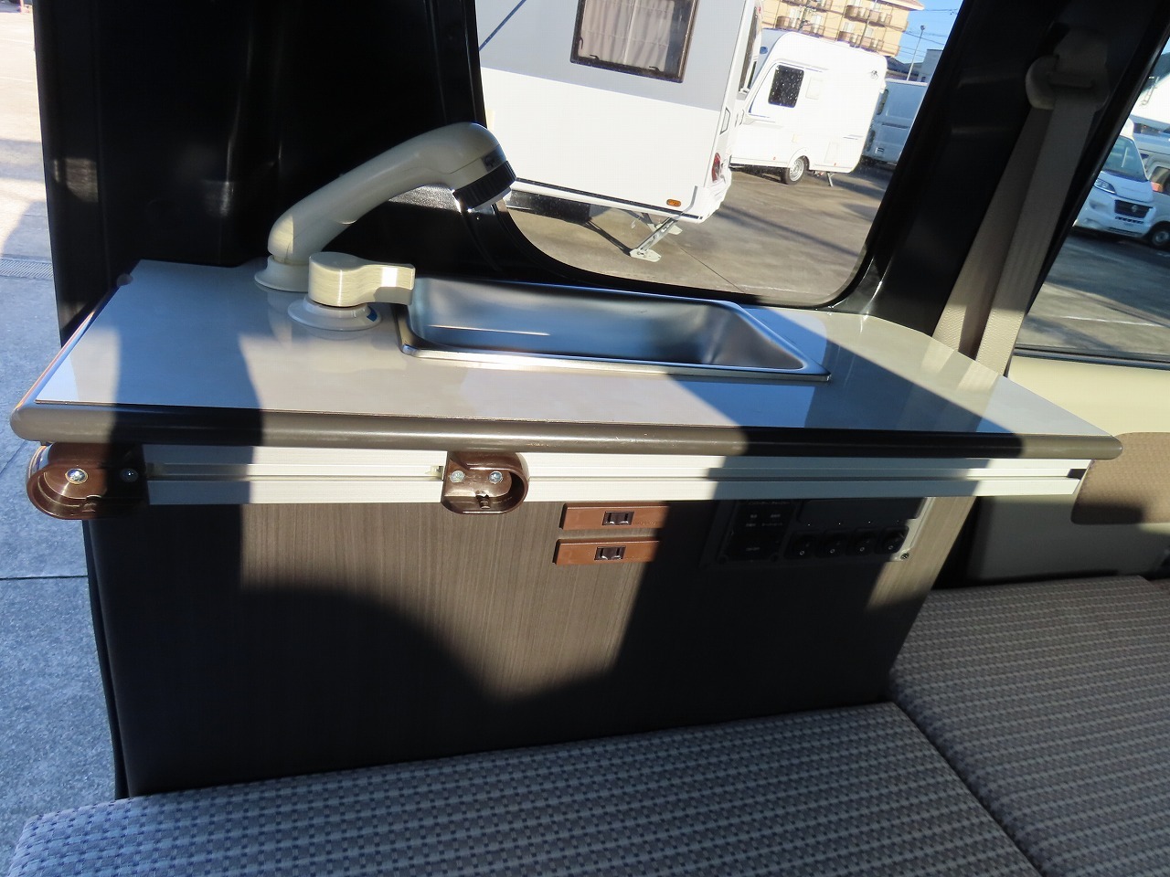 キャンピングカー軽キャンパー