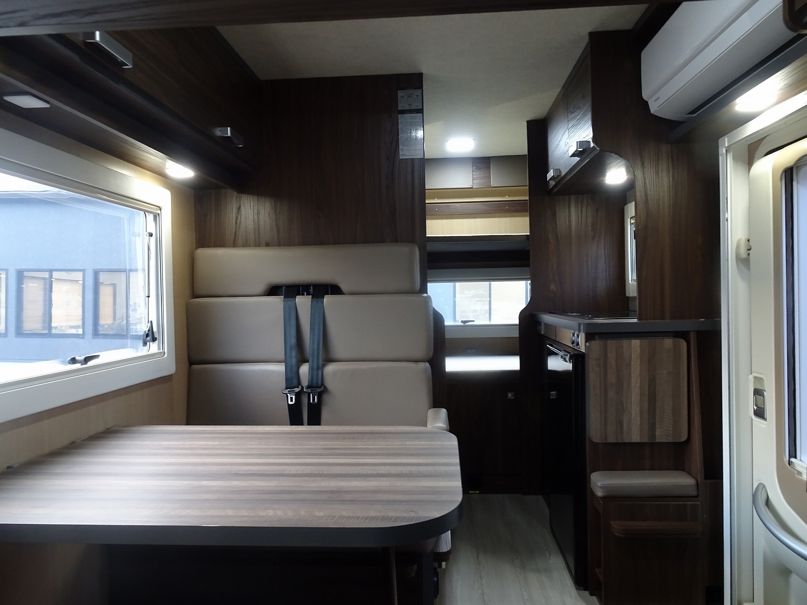 キャンピングカーキャブコン