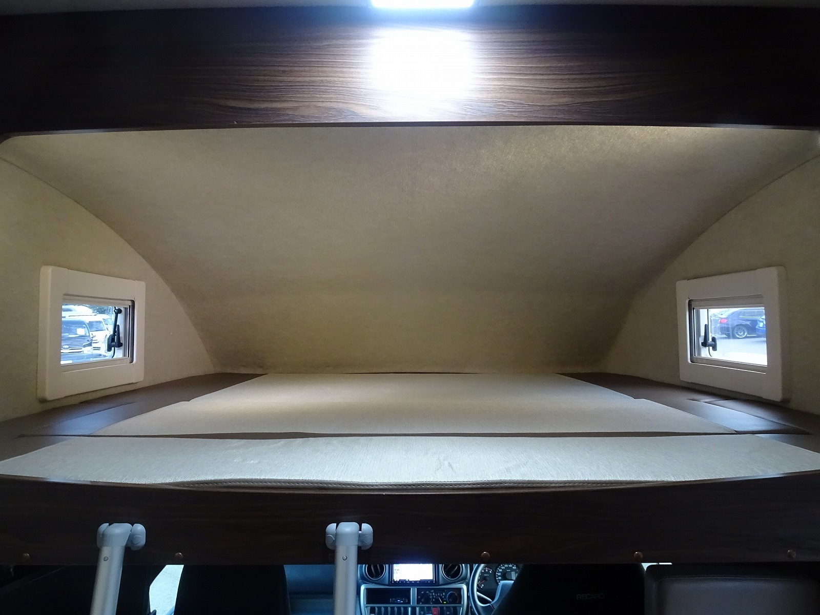 キャンピングカーキャブコン