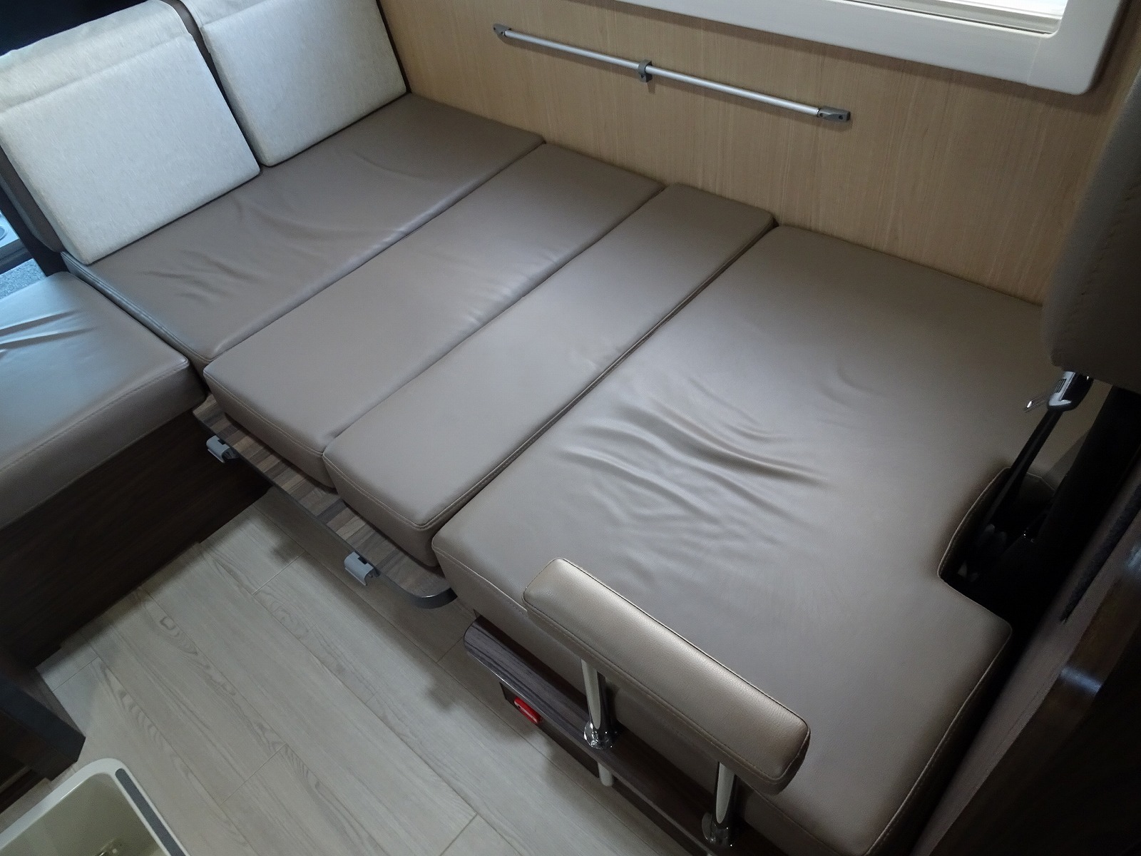 キャンピングカーキャブコン