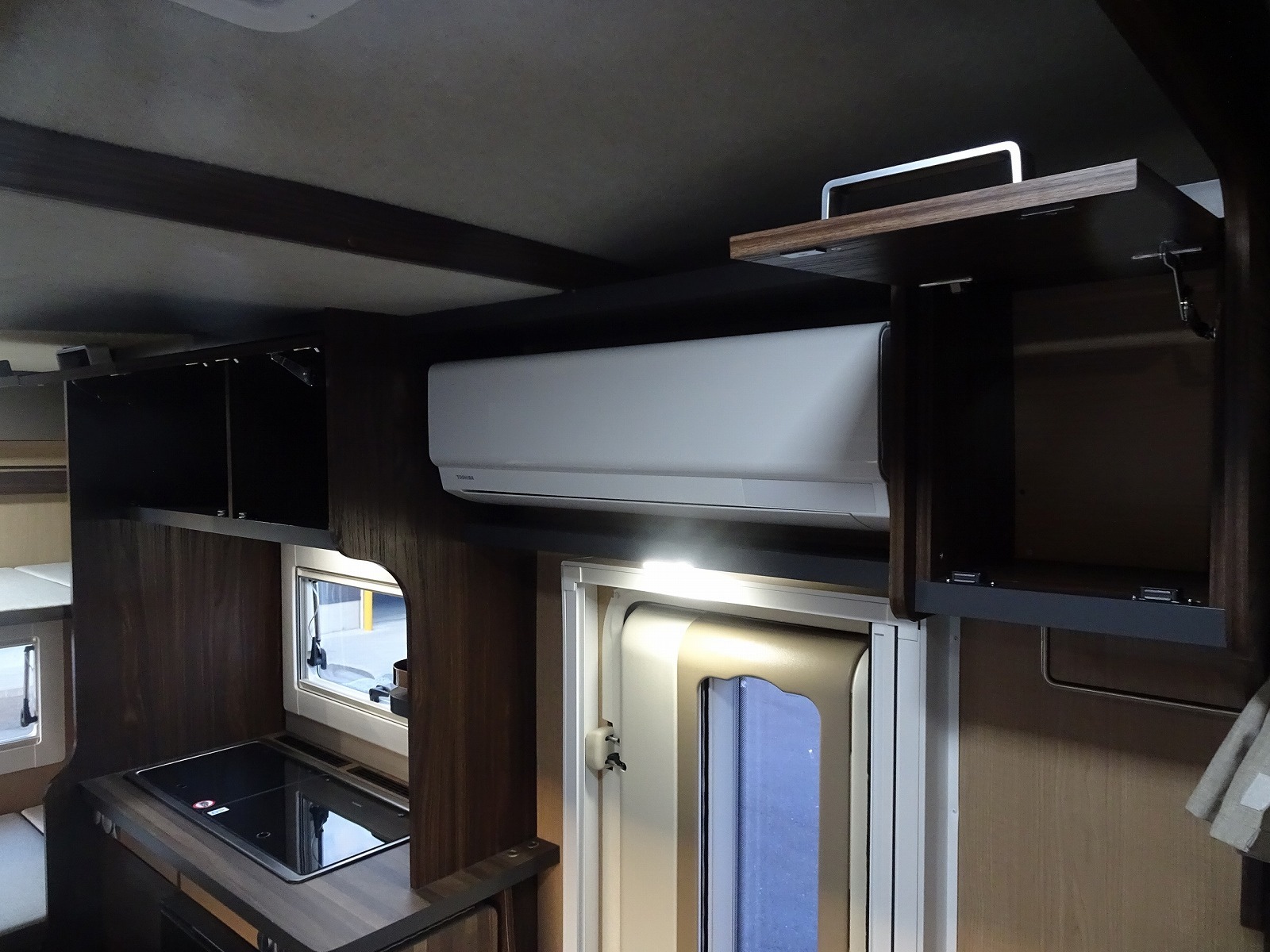 キャンピングカーキャブコン