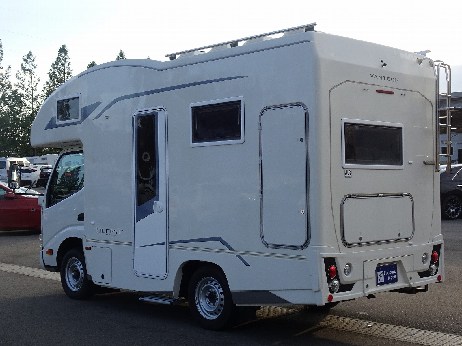 キャンピングカーキャブコン