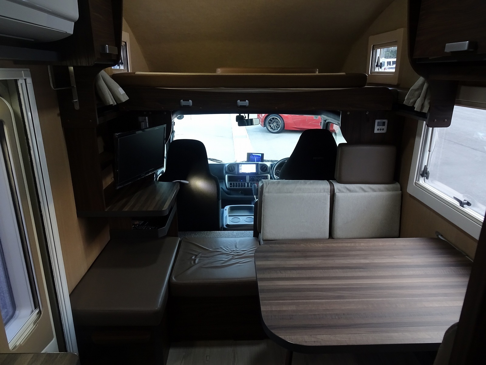 キャンピングカーキャブコン