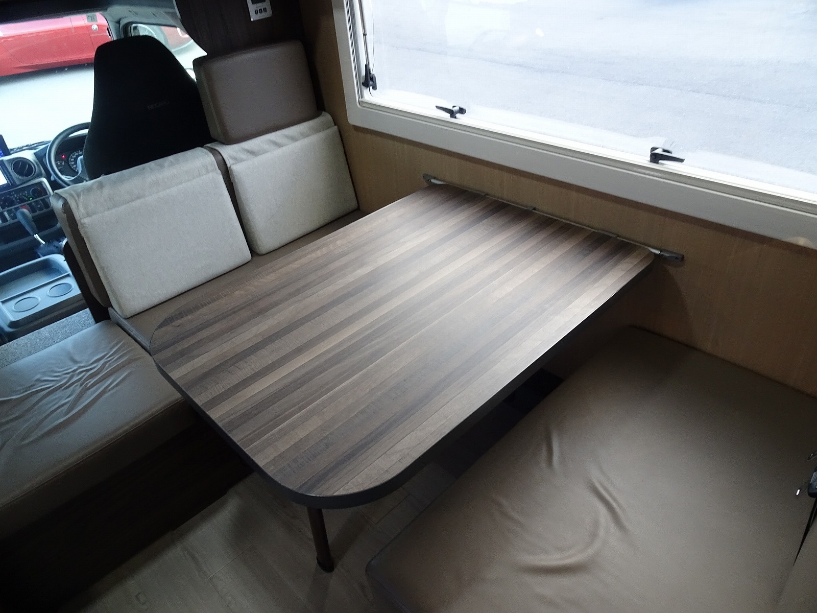 キャンピングカーキャブコン