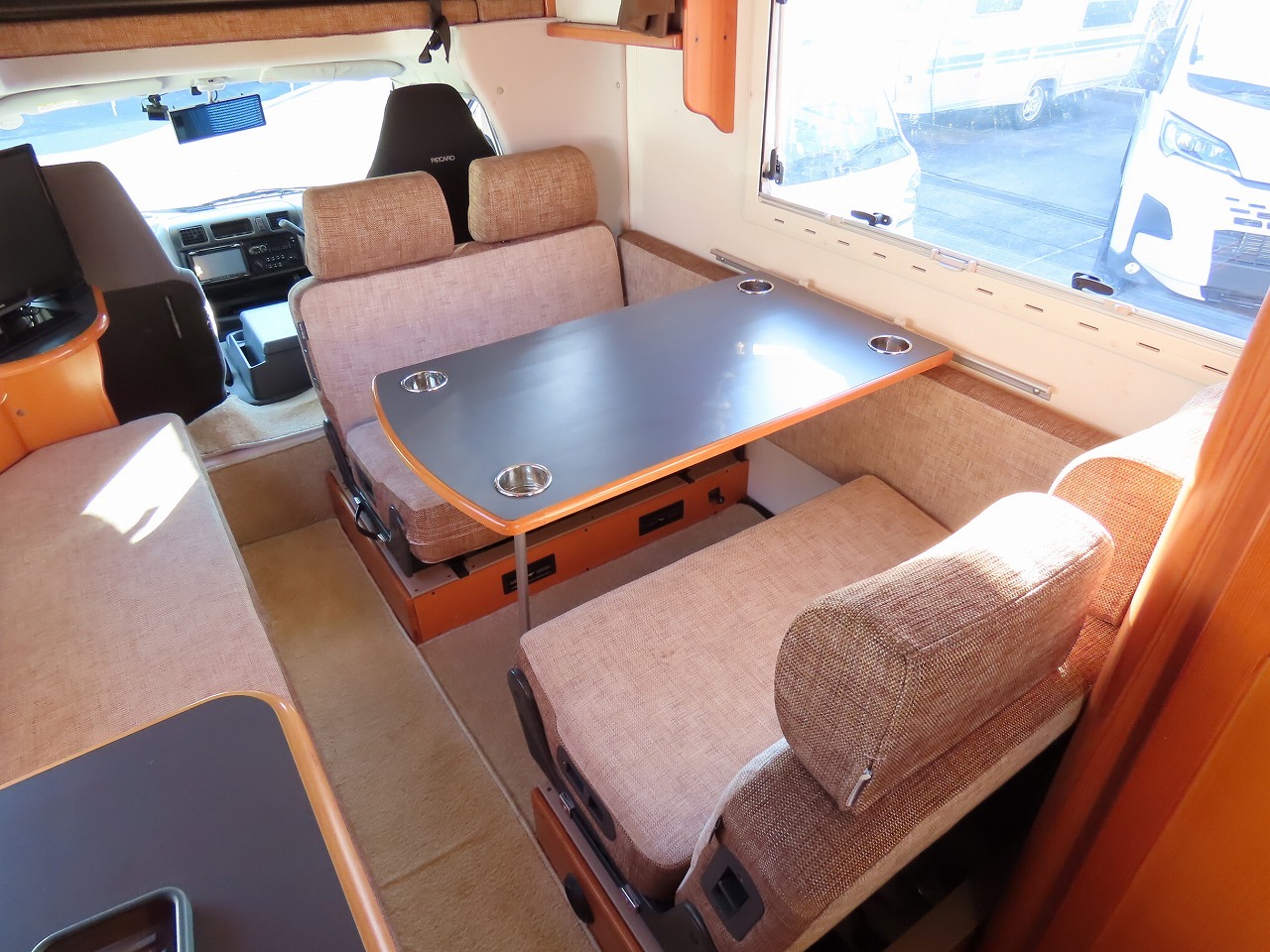 キャンピングカーキャブコン