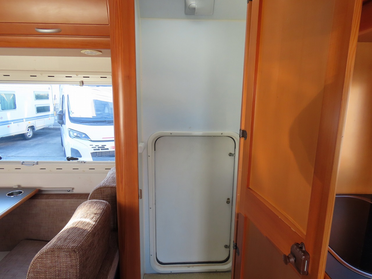 キャンピングカーキャブコン