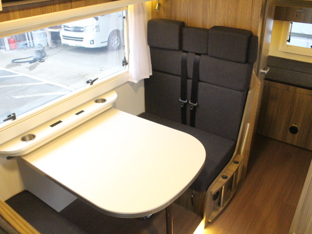 キャンピングカーキャブコン