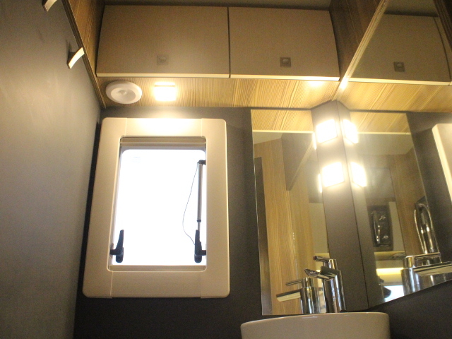 キャンピングカーキャブコン