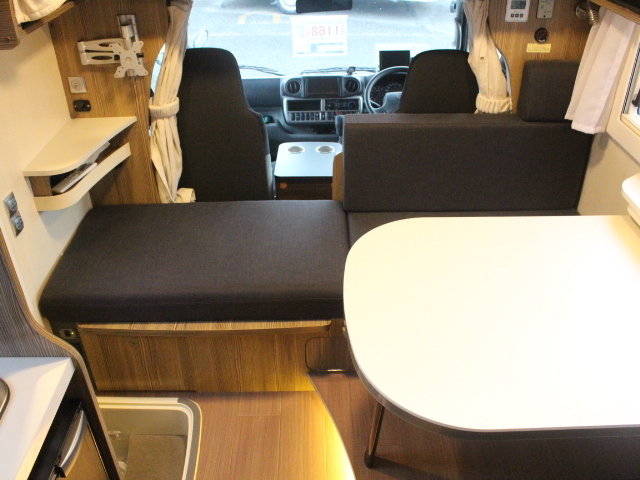 キャンピングカーキャブコン