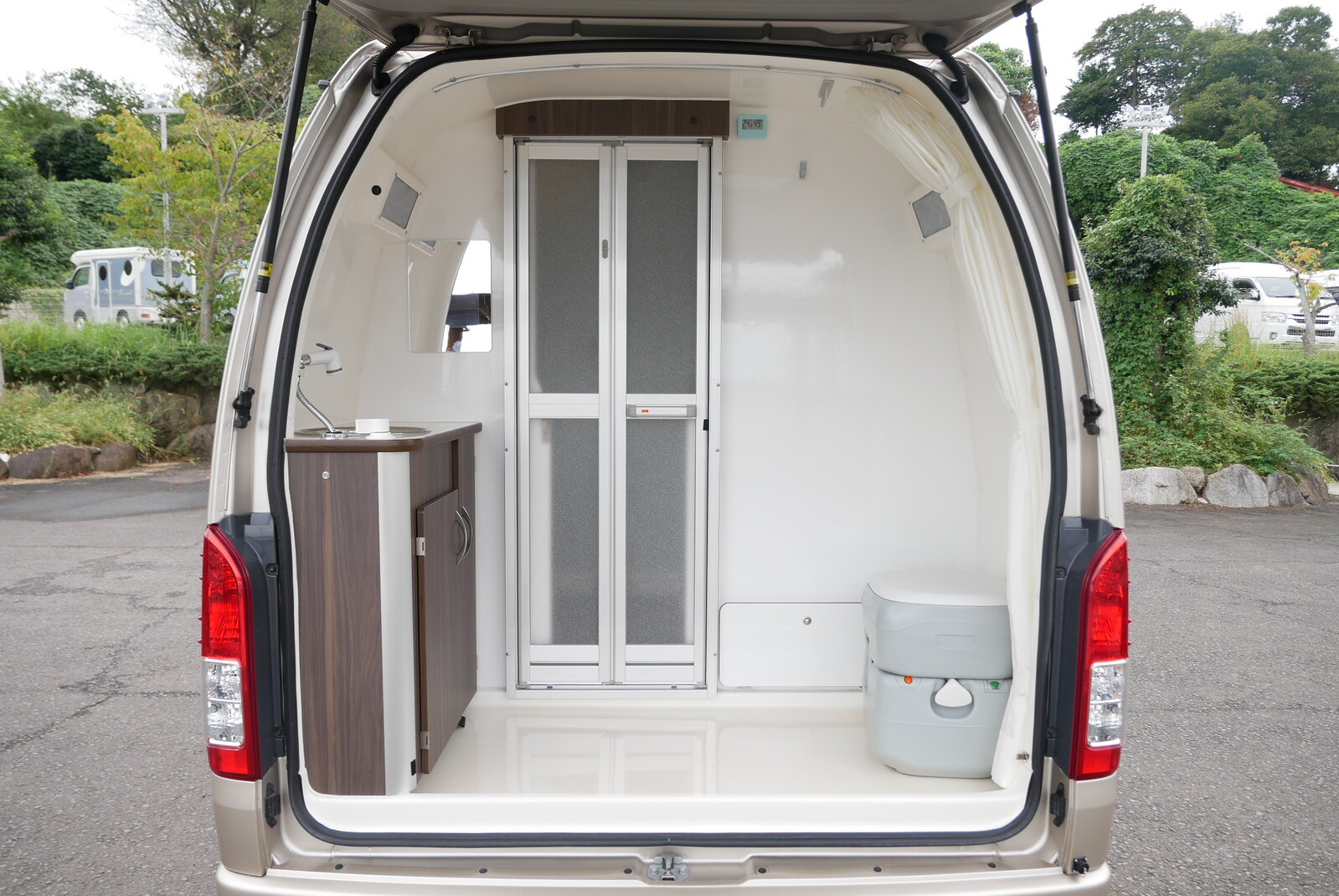 キャンピングカーバンコン