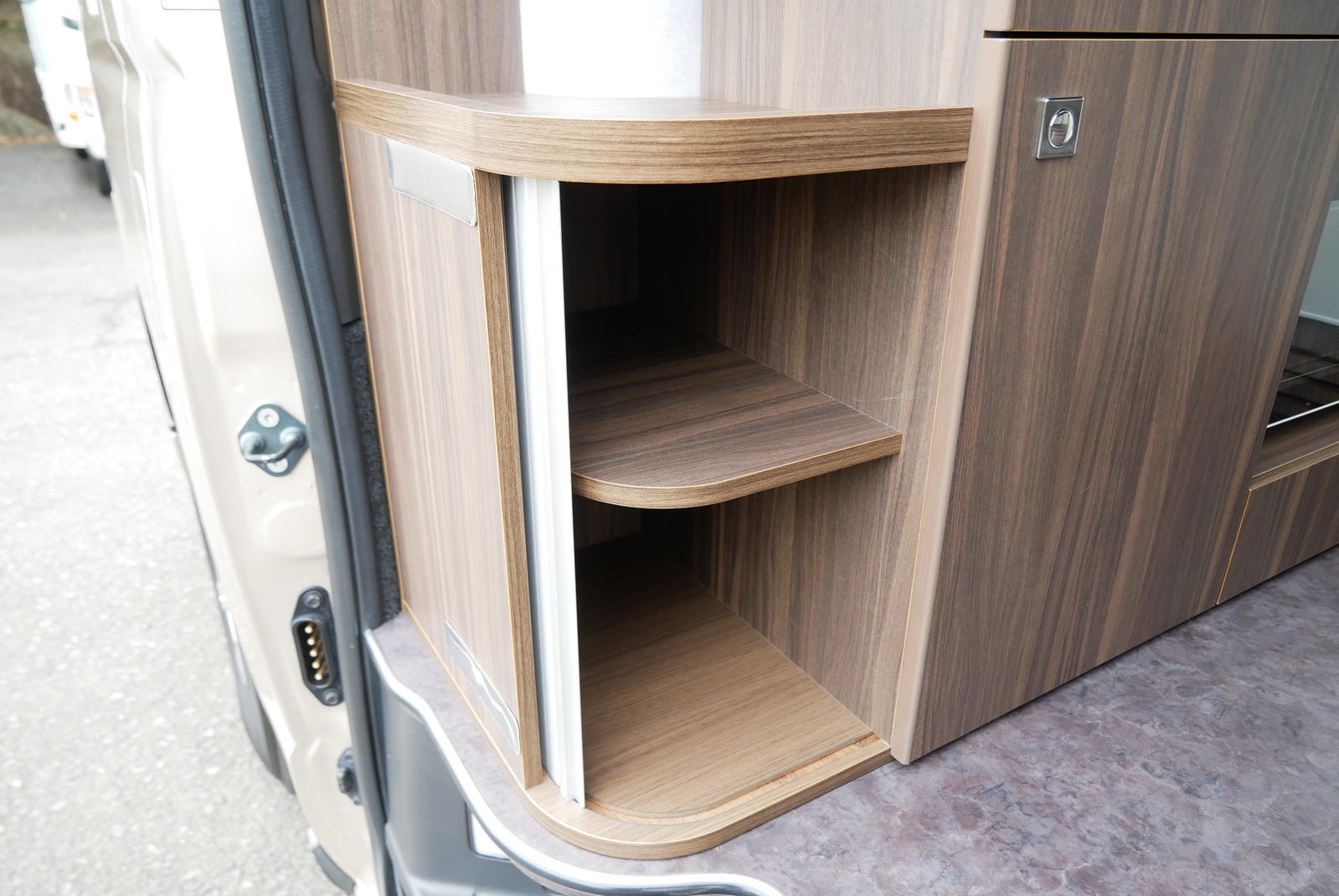 キャンピングカーバンコン