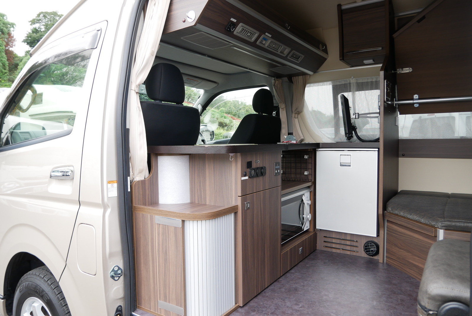 キャンピングカーバンコン