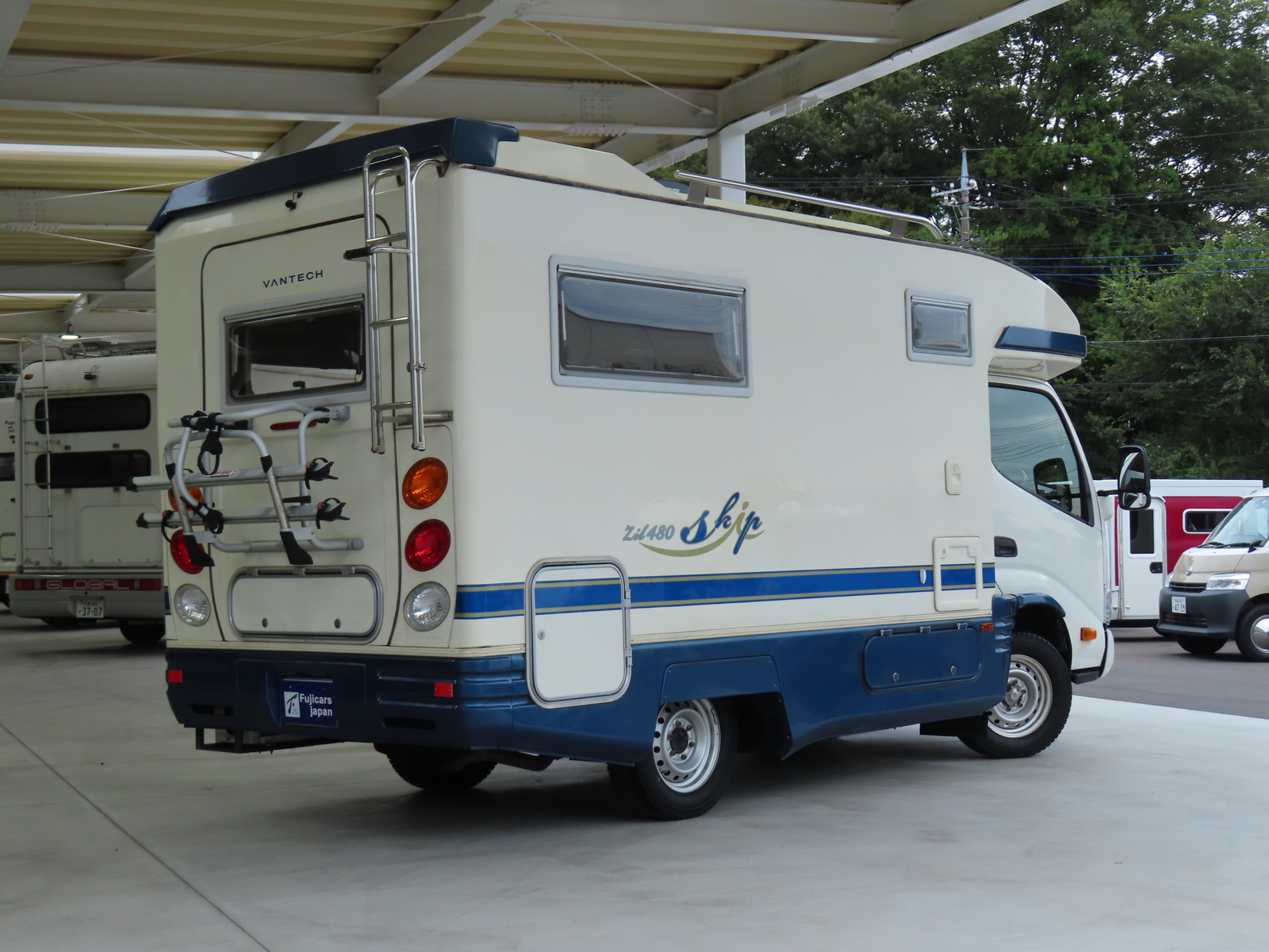 キャンピングカーキャブコン