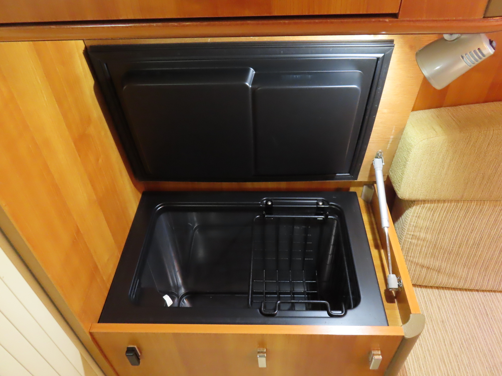 キャンピングカーキャブコン