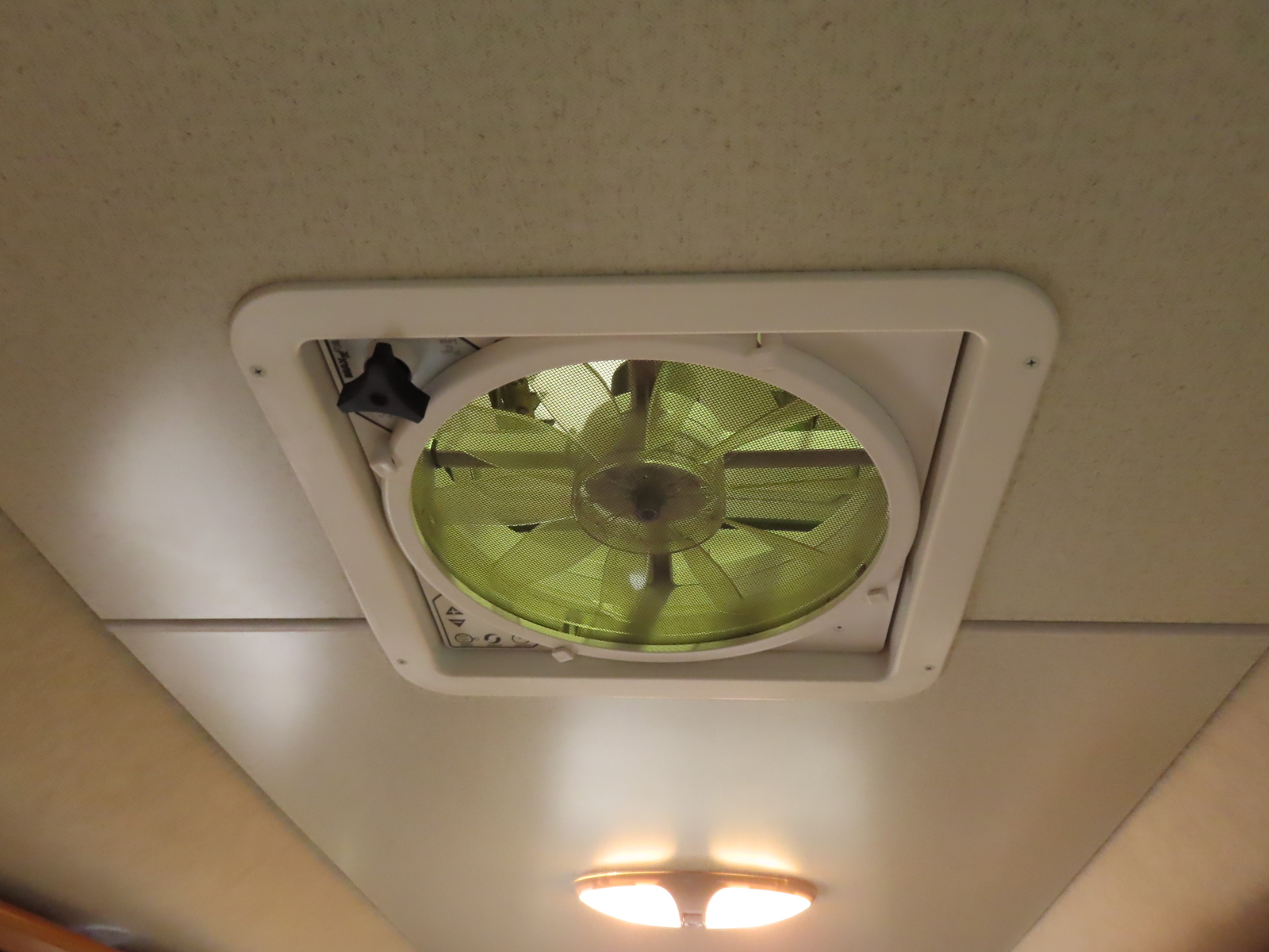 キャンピングカーキャブコン