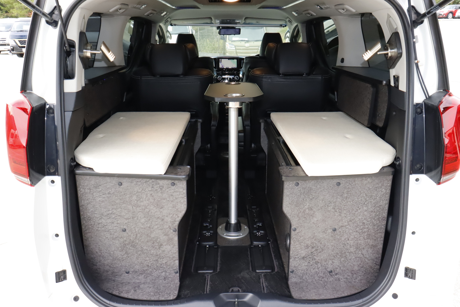 キャンピングカーバンコン