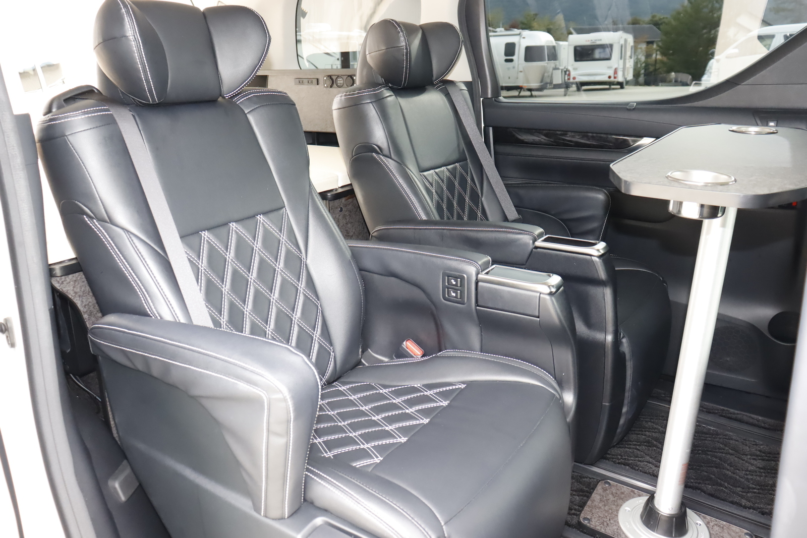 キャンピングカーバンコン