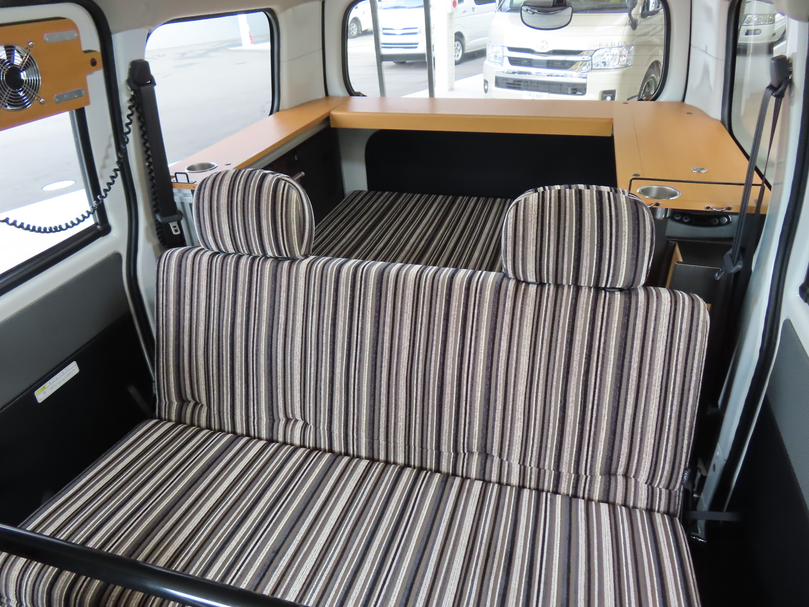 キャンピングカーバンコン