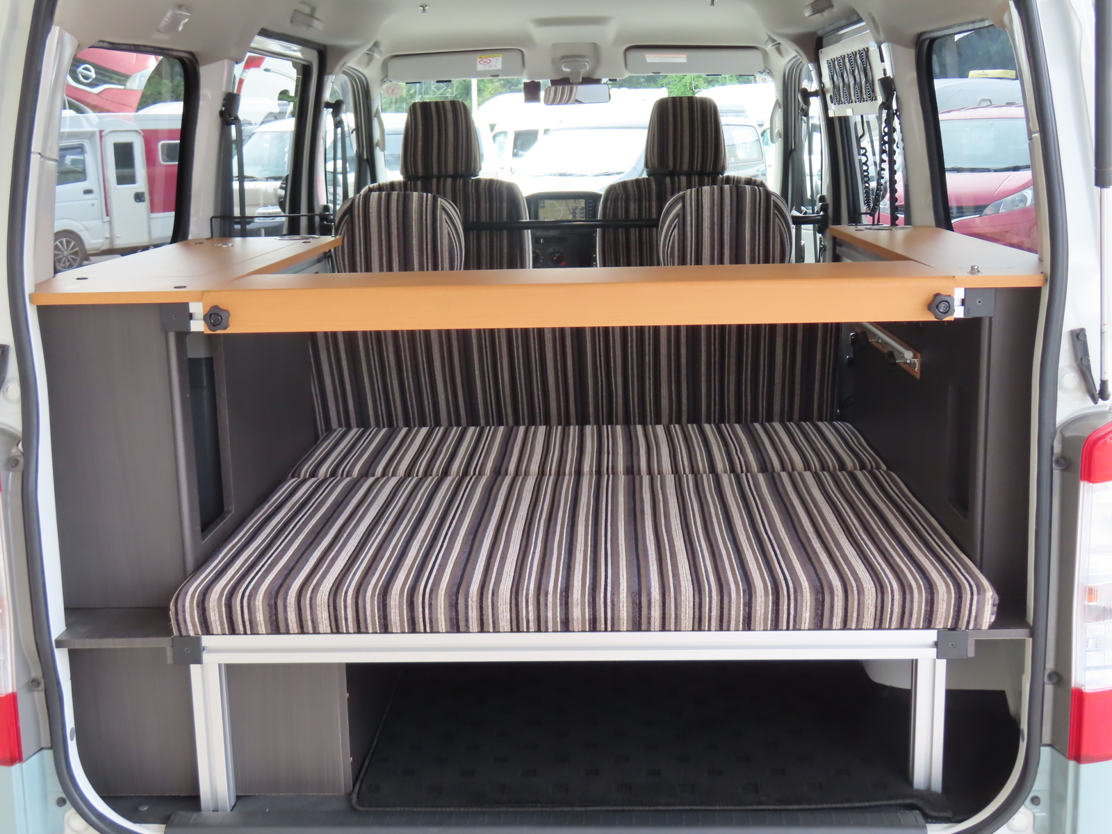 キャンピングカーバンコン