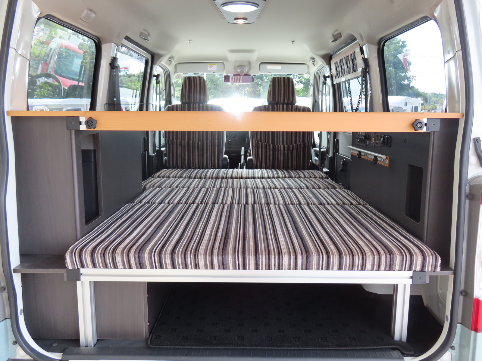 キャンピングカーバンコン