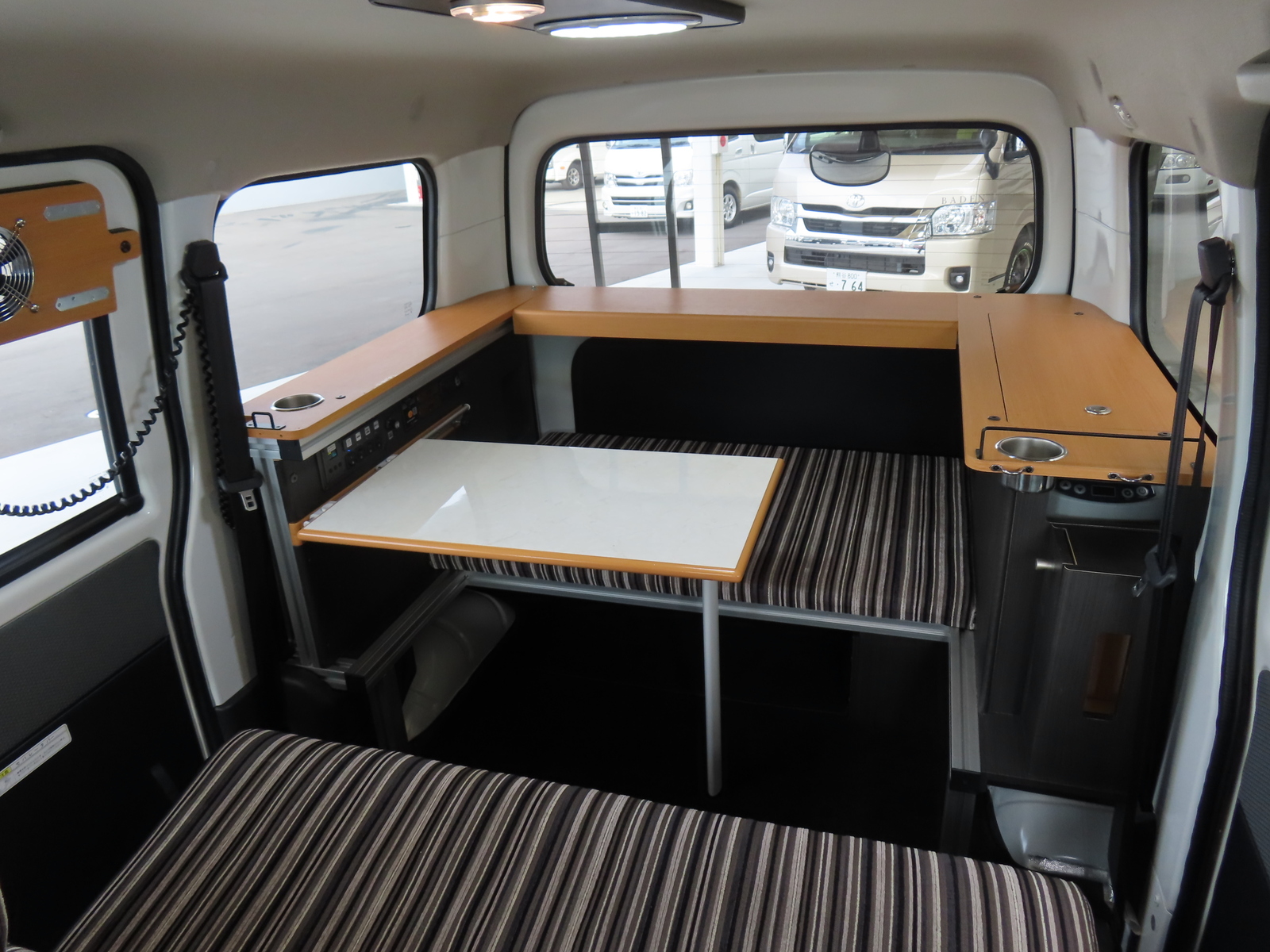 キャンピングカーバンコン