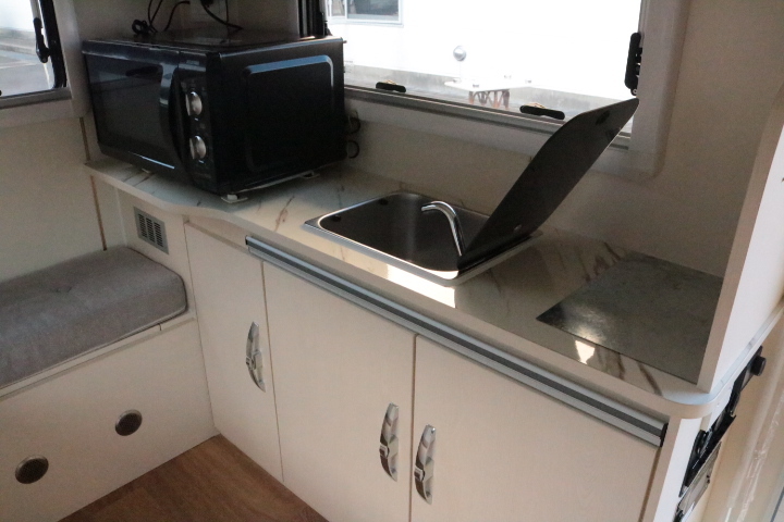 キャンピングカー軽キャンパー