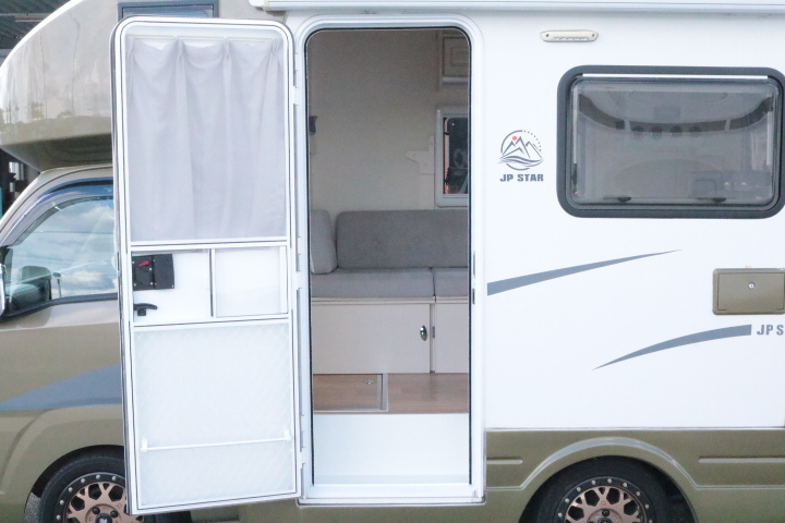 キャンピングカー軽キャンパー