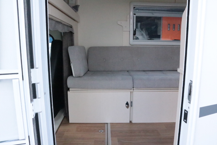 キャンピングカー軽キャンパー