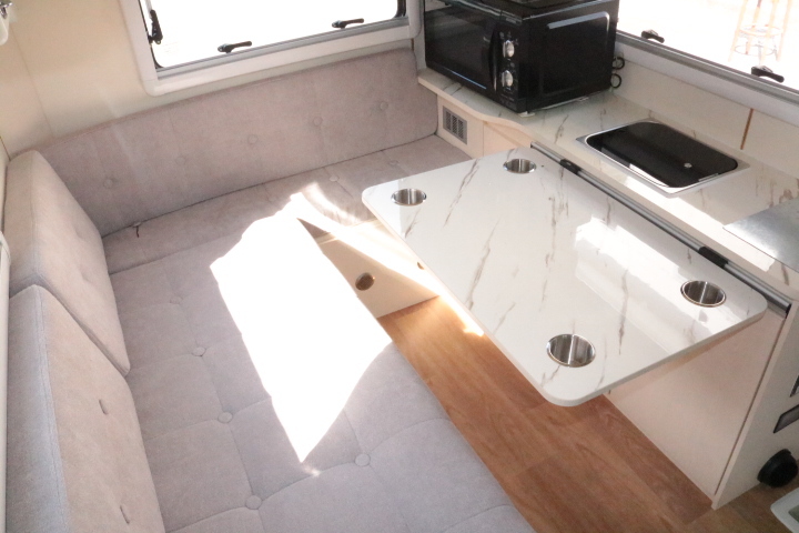 キャンピングカー軽キャンパー