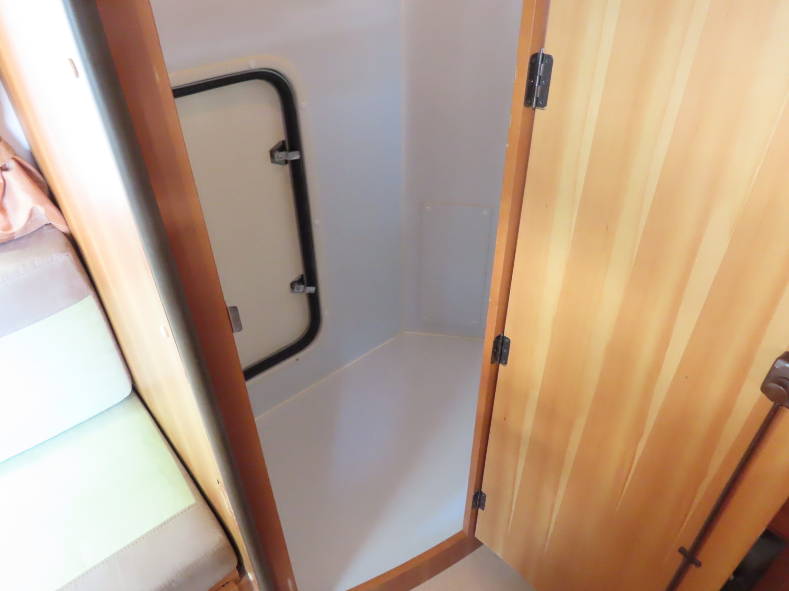 キャンピングカーキャブコン