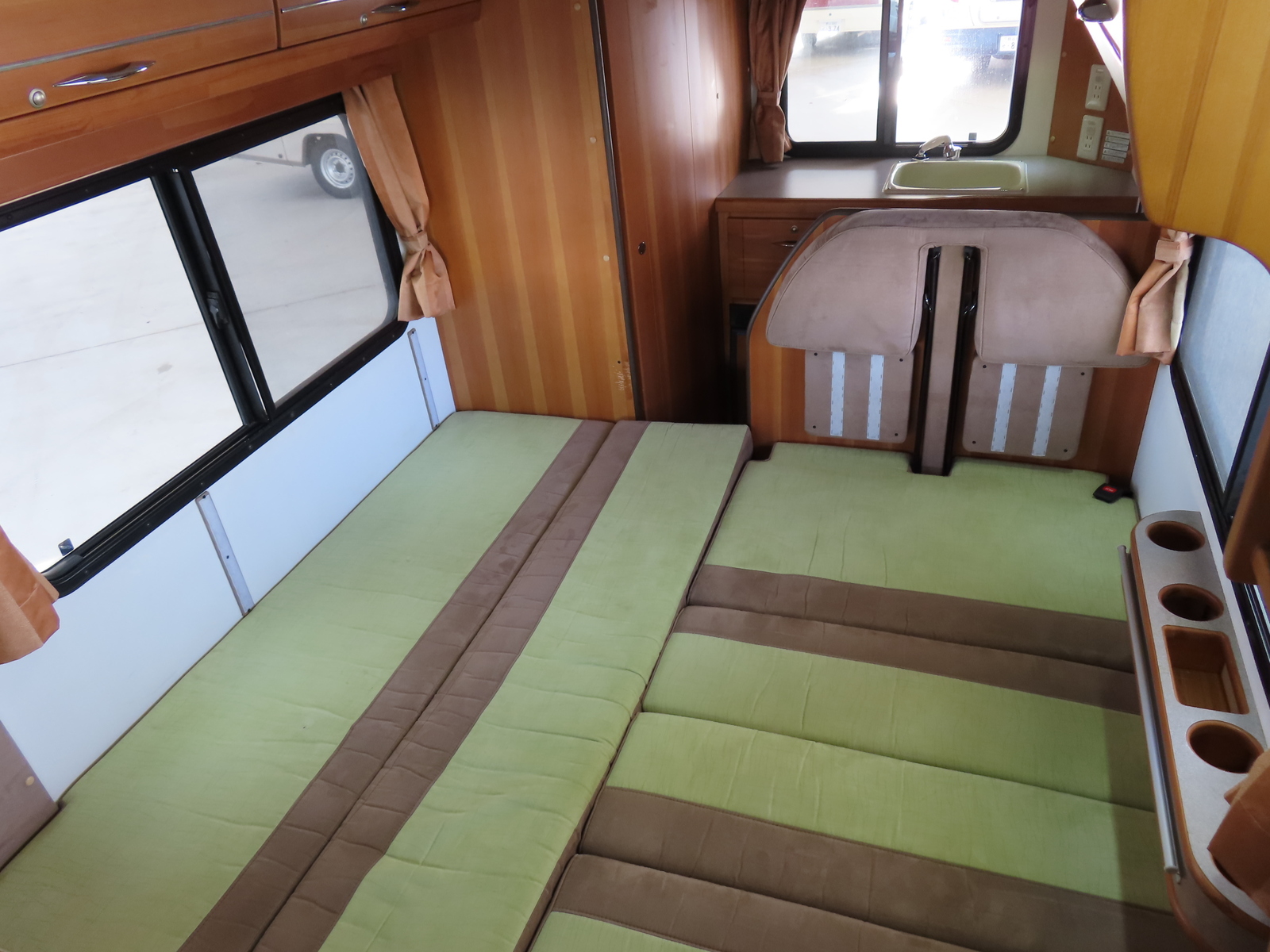 キャンピングカーキャブコン