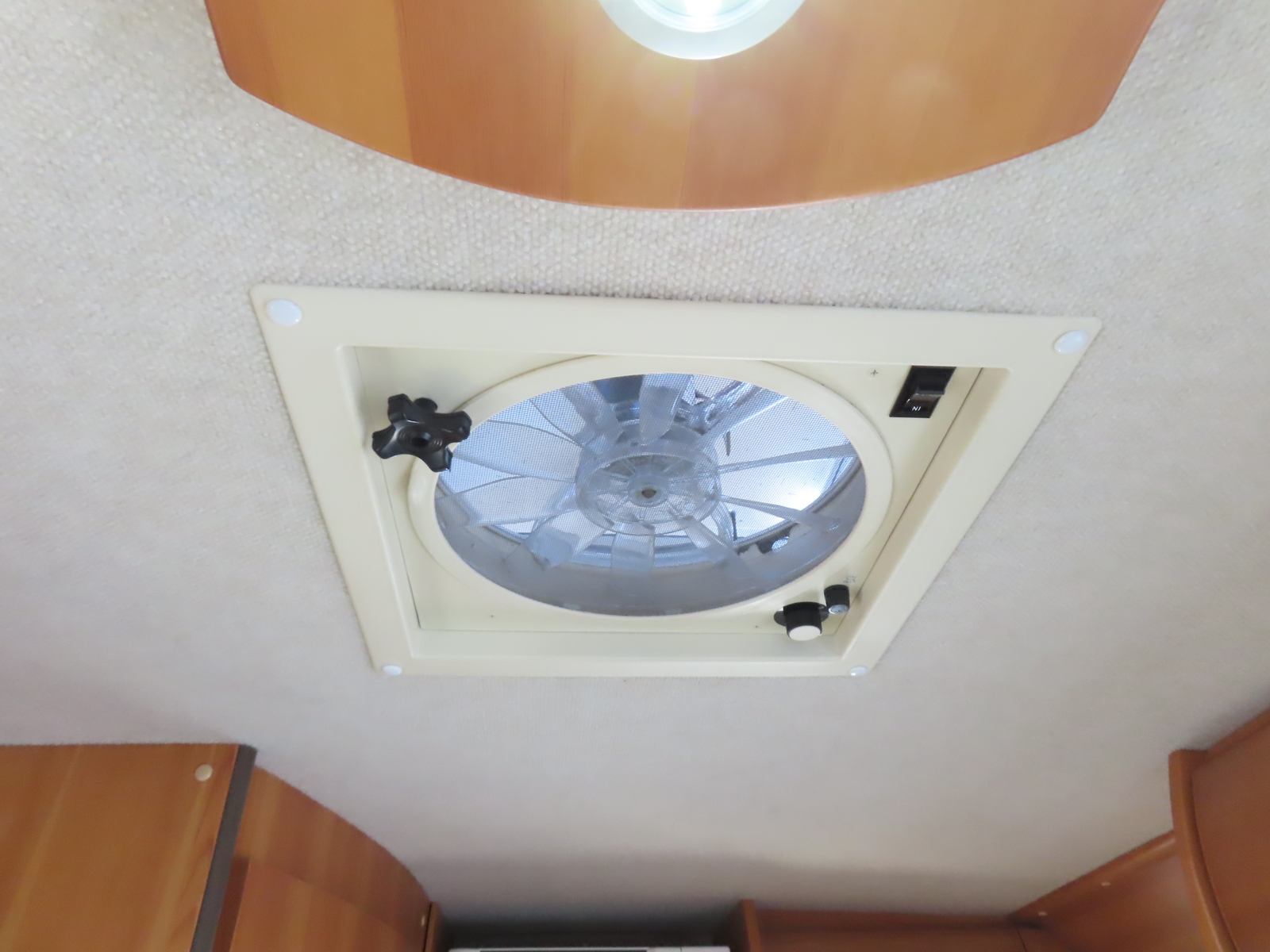 キャンピングカーキャブコン