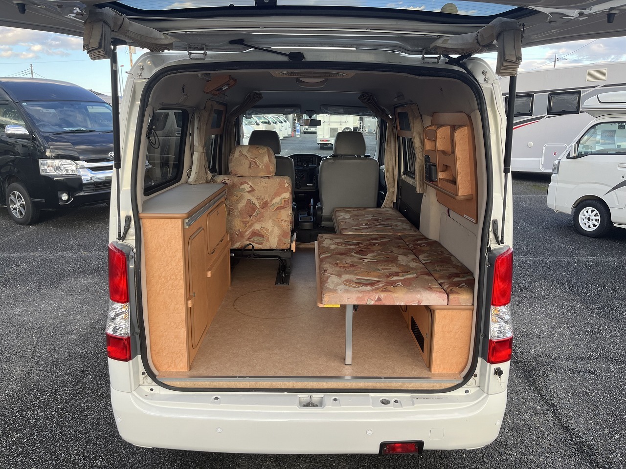 キャンピングカーバンコン