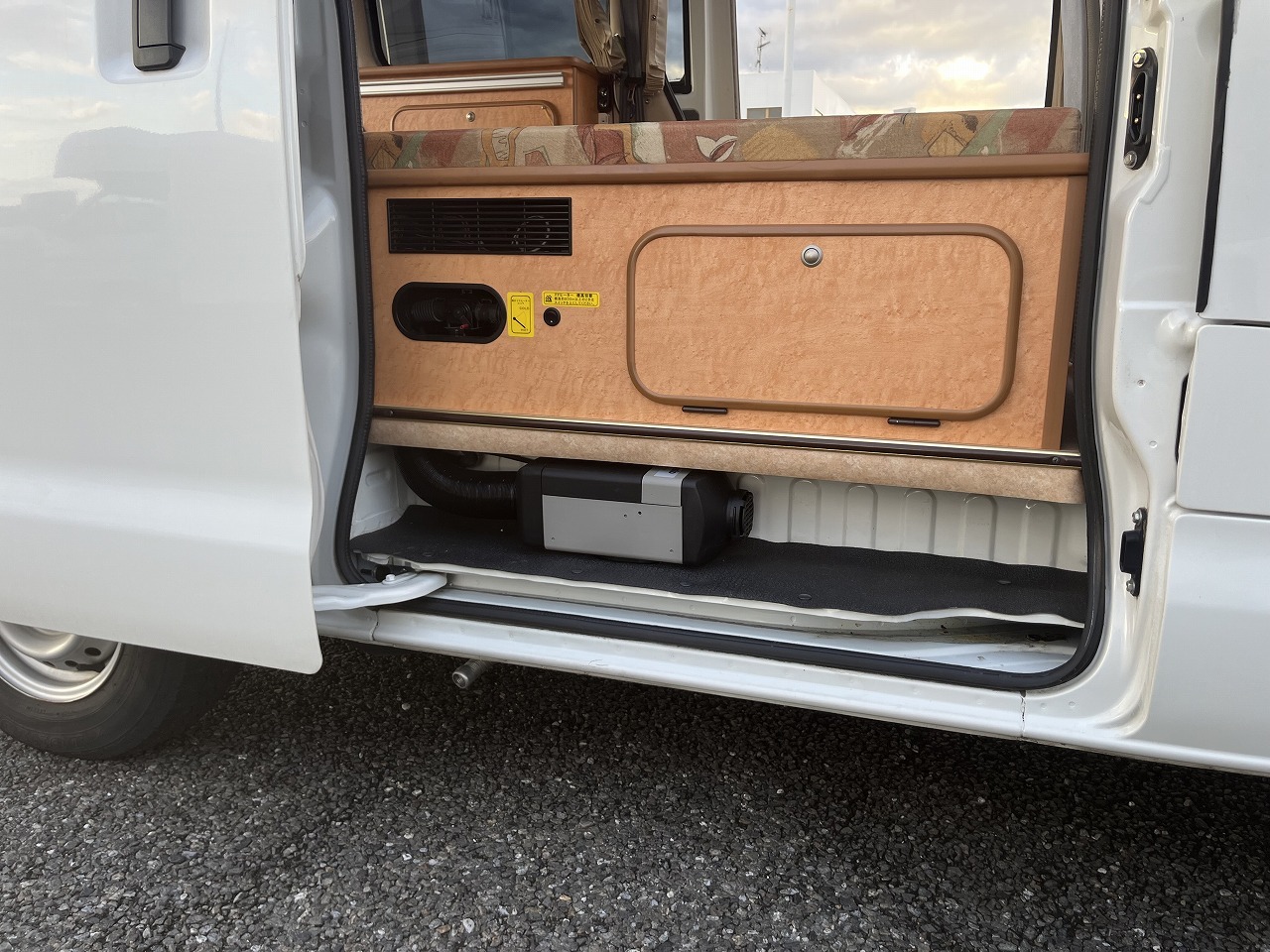 キャンピングカーバンコン