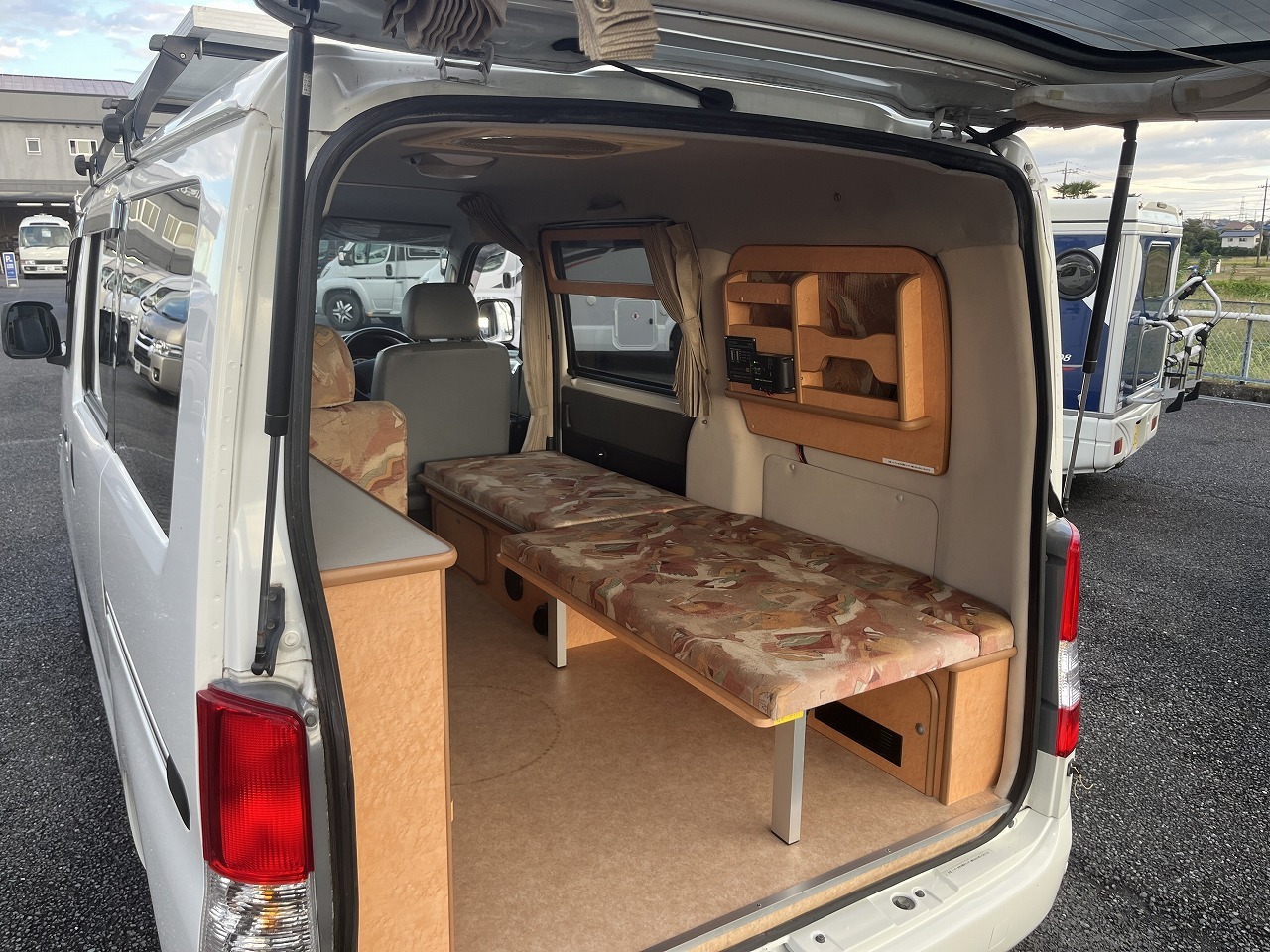 キャンピングカーバンコン