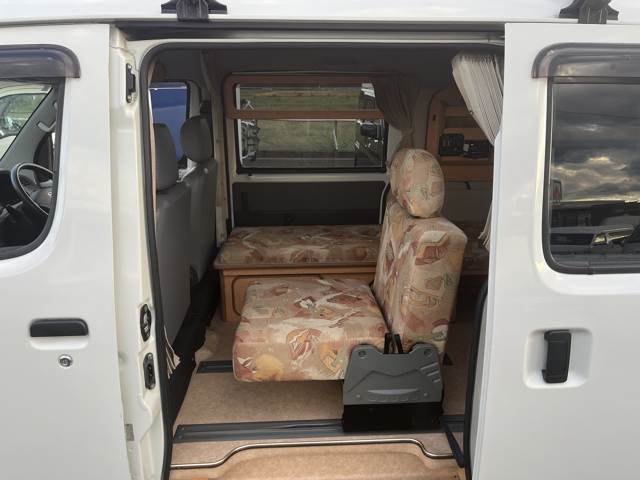 キャンピングカーバンコン