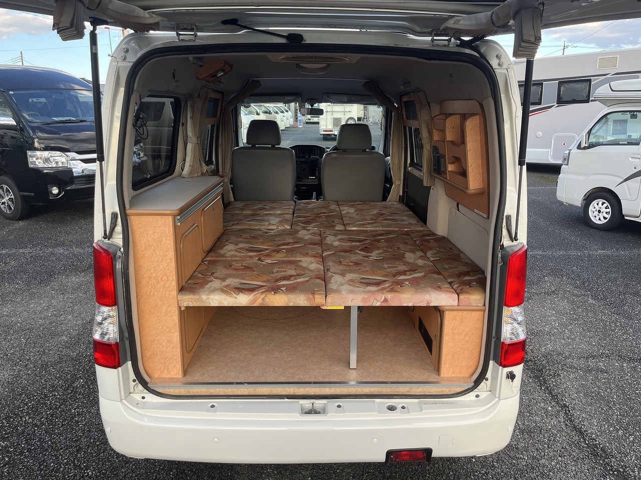 キャンピングカーバンコン