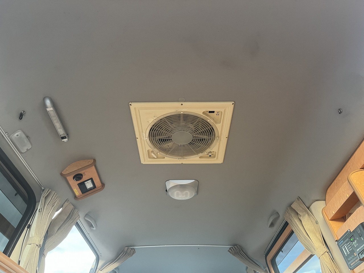 キャンピングカーバンコン