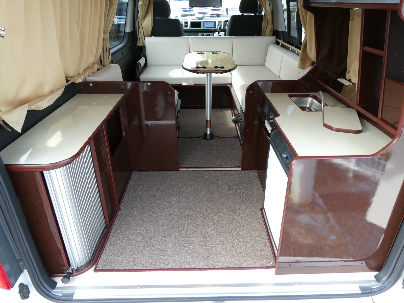 キャンピングカーバンコン